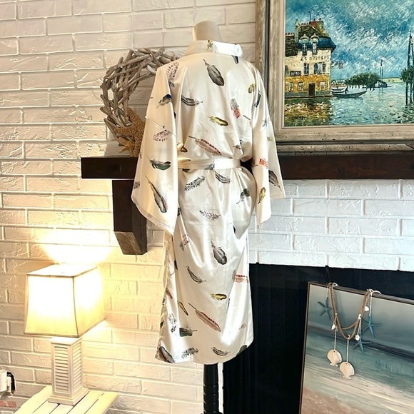 Valennia Kimono Robe,Belted, Excellent Condition, Champagne Feather, Size Med - Picture 4 of 8